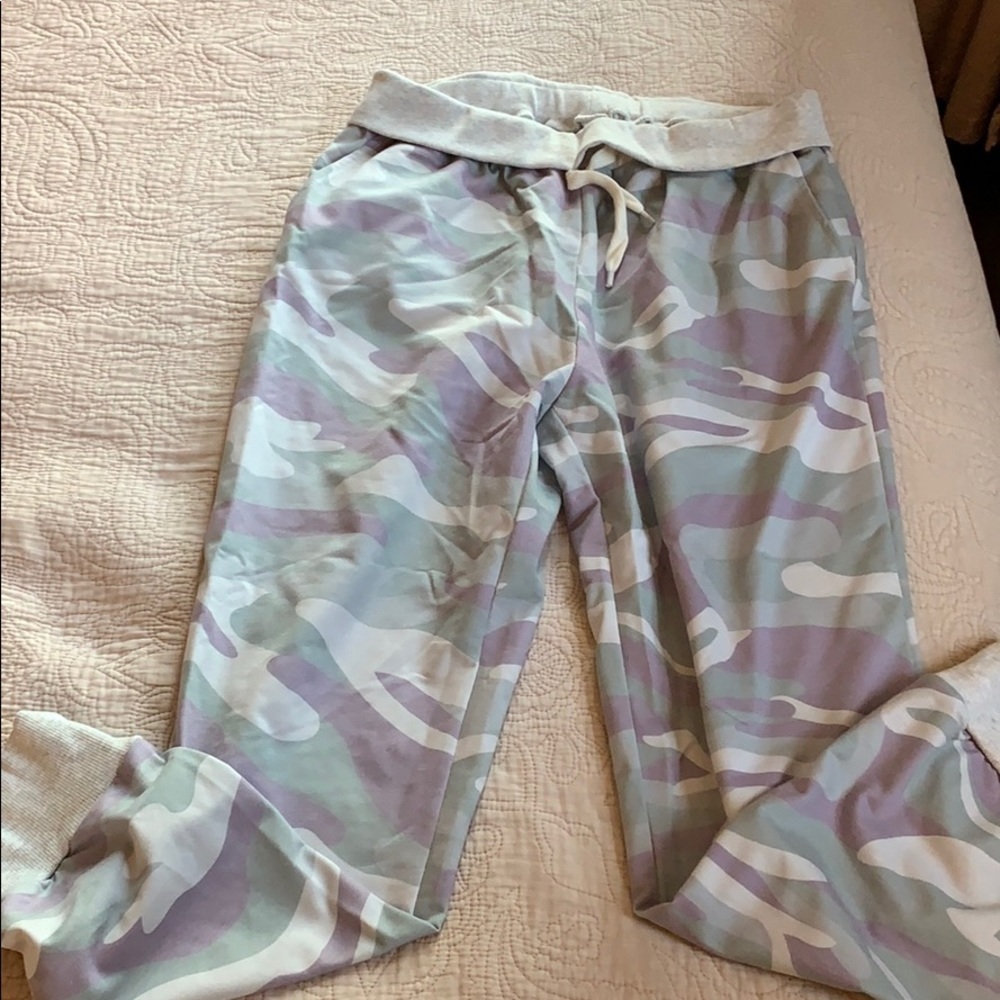 NWOT camo lounge pants, size Large
